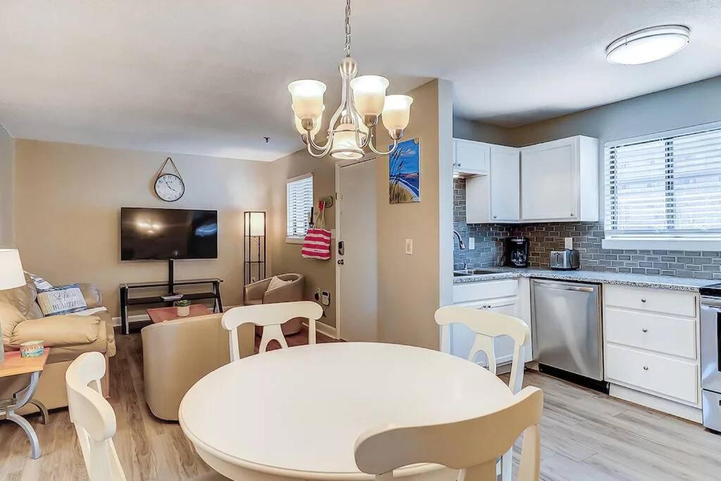 Photo of Resort Daze-2 Bedroom, Short Walk to the Beach in Hilton Head Island, SC