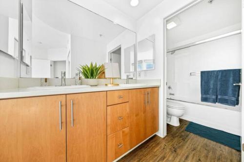 Photo #3 of The Coral Loft - Marina Bliss Water view 2BR Pool, Gym in Marina del Rey, CA