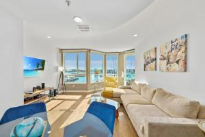 Photo #6 of The Coral Loft - Marina Bliss Water view 2BR Pool, Gym in Marina del Rey, CA