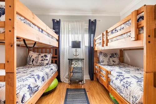 Photo #2 of Cute Coastal Condo- 2 Bedrooms 2 Bathrooms- Pool, Hot Tub, Tennis, Pickleball in Hilton Head Island, SC