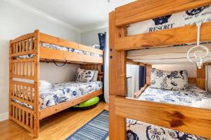 Photo #6 of Cute Coastal Condo- 2 Bedrooms 2 Bathrooms- Pool, Hot Tub, Tennis, Pickleball in Hilton Head Island, SC