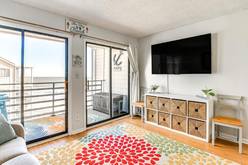 Photo of Cozy Beachfront Condo with WiFi, Views and Pool Access in Murrells Inlet, SC