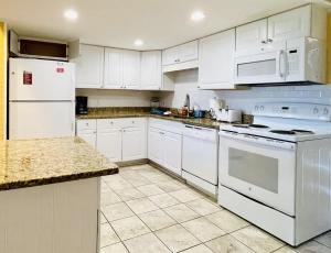 Photo #4 of OCEANFRONT HOUSE ON THE SAND 2 Kings 4br 4ba 1st Floor of Triplex SLEEP 12 PGP1 in Myrtle Beach, SC