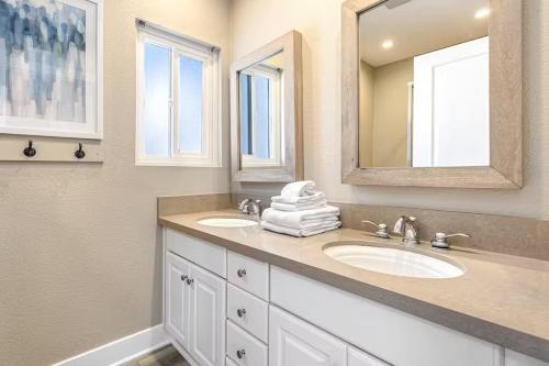 Photo #3 of Stunning 2nd Floor Beachfront Home with Balcony, Ocean Views, and Prime Location in Newport Beach, CA