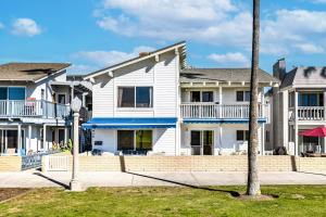 Photo #6 of Stunning 2nd Floor Beachfront Home with Balcony, Ocean Views, and Prime Location in Newport Beach, CA