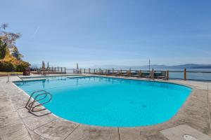 Photo #4 of VIP Lakefront Condo Amazing Views Close to Slopes Town Book on Mobile for Promo Price in Kings Beach, CA