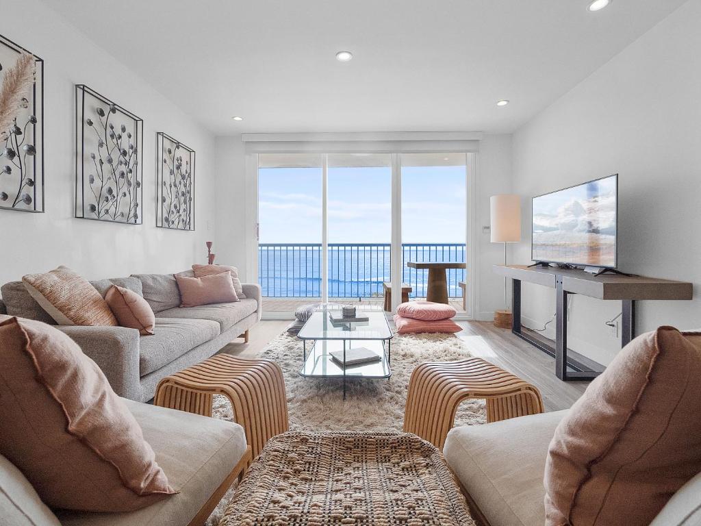Photo #1 of Sunset Cliffs Lookout - Ocean Front Luxury Condo in San Diego, CA