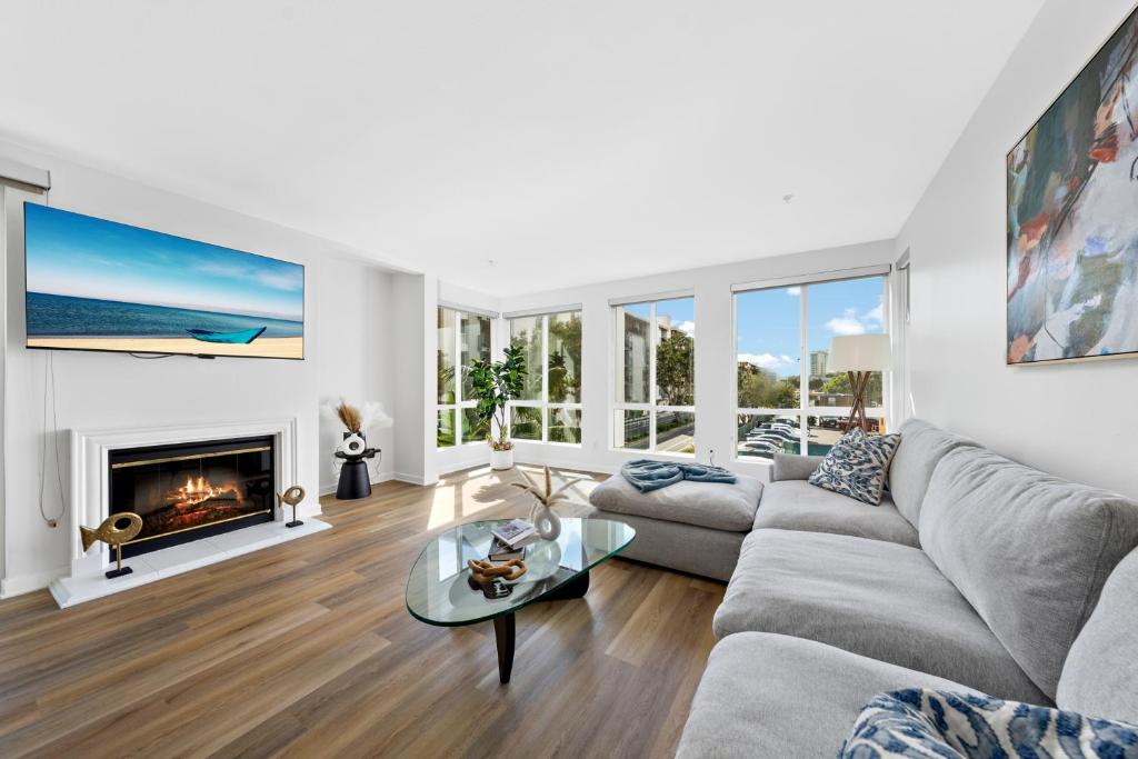 Photo #1 of The Turquoise Lounge - Chic 2BR Beach view Pool, Sauna in Marina del Rey, CA