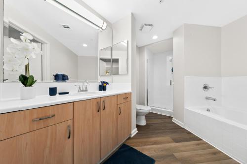 Photo #3 of The Turquoise Lounge - Chic 2BR Beach view Pool, Sauna in Marina del Rey, CA