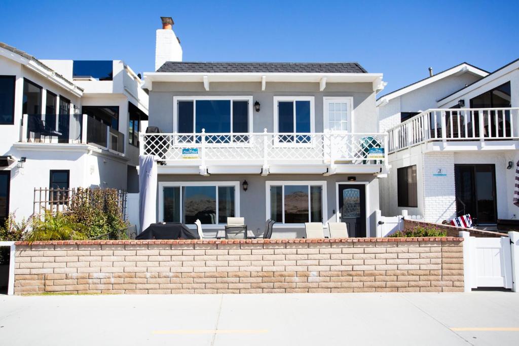 Photo #1 of 1121 E Balboa Blvd A & B in Newport Beach, CA