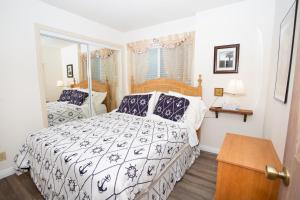 Photo #6 of 1121 E Balboa Blvd A & B in Newport Beach, CA