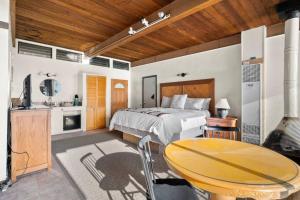 Photo #6 of Driftwood Lodge~5 BR/7 Bath~30-acre Private Estate in Walsh Landing, CA