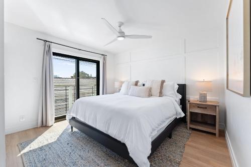 Photo #2 of Luxury S Oceanfront Unit with Rooftop & Hot Tub - AC in San Diego, CA