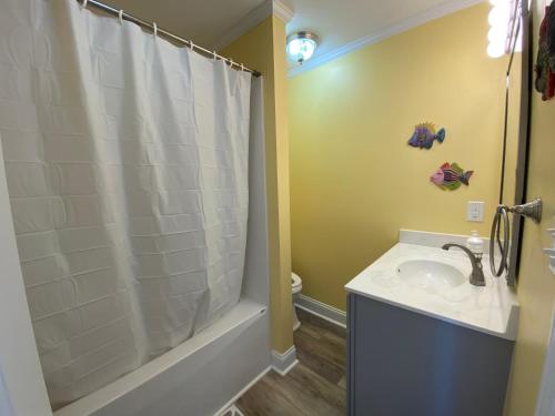 Photo #3 of 2 if by Sea- East Unit in Emerald Isle, NC