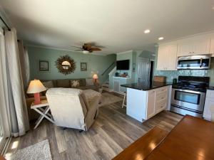 Photo #4 of 2 if by Sea- East Unit in Emerald Isle, NC