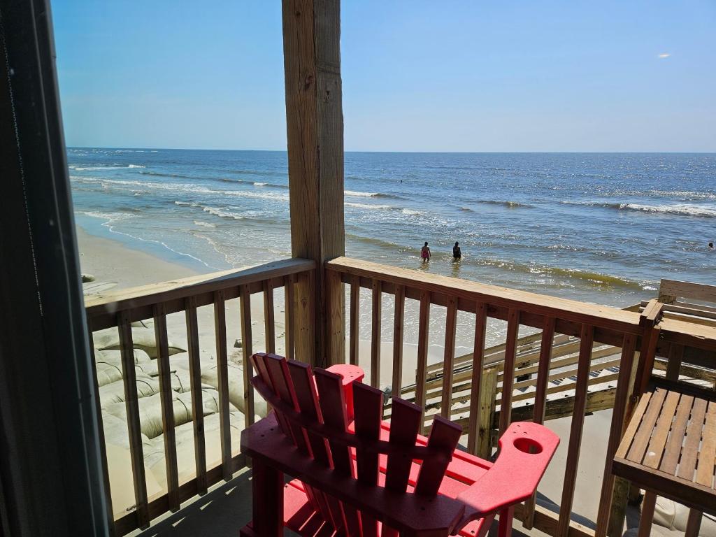 Photo of Beachfront Bungalow 125 in Sneads Ferry, NC