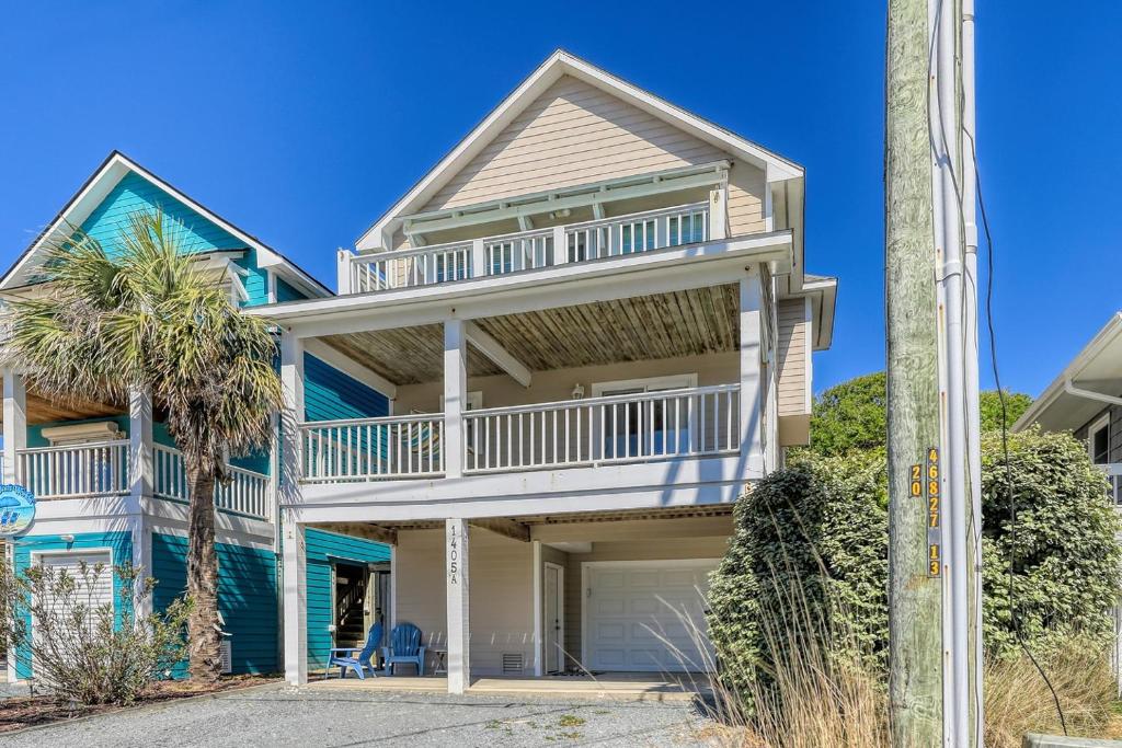 Photo of Beach Bliss- 4BR - Beach Access - Kayak - WI-FI home in Surf City, NC