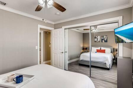 Photo #2 of Awesome 3BR 2BTH 1 Block To Beach C2 in Newport Beach, CA