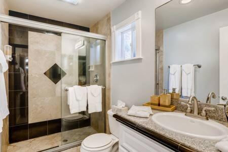 Photo #3 of Awesome 3BR 2BTH 1 Block To Beach C2 in Newport Beach, CA