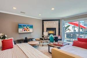 Photo #5 of Awesome 3BR 2BTH 1 Block To Beach C2 in Newport Beach, CA