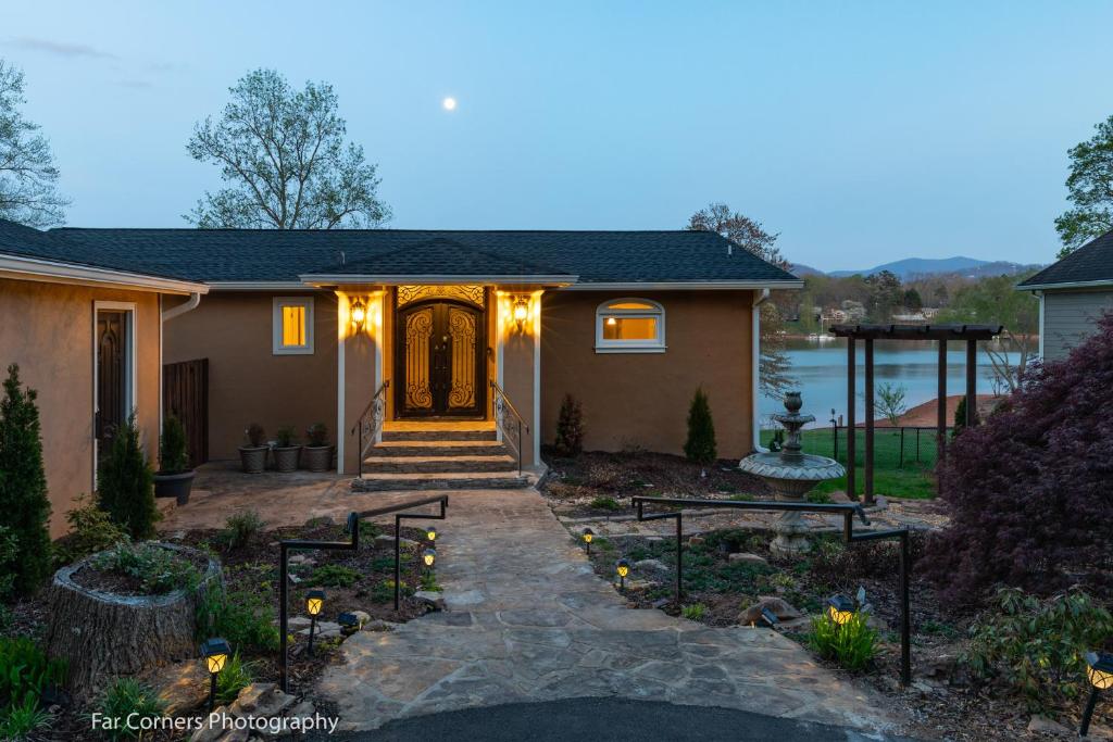 Photo of Villa di Lago in Elf, NC