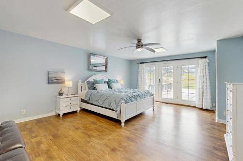 Photo #2 of Sea Dream and Sand Dollar Suite in Fort Bragg, CA