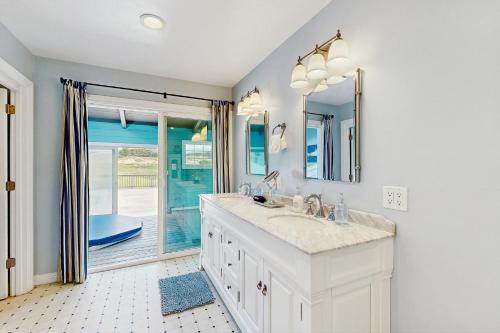 Photo #3 of Sea Dream and Sand Dollar Suite in Fort Bragg, CA