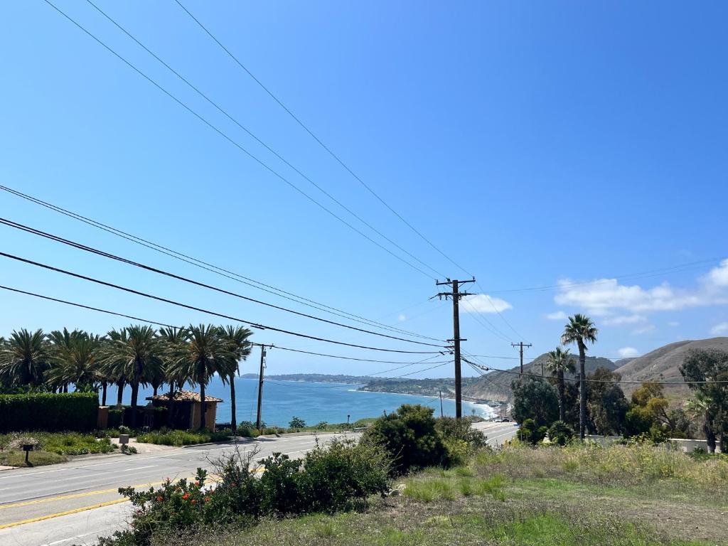 Photo of 30 PCT OFF!! Limited Time! Malibu Modern Zen Villa with Ocean View, Quick Access to Beach & Hike & Central Malibu in Malibu, CA