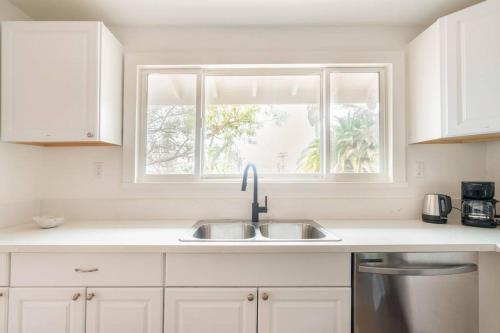 Photo #3 of 30 PCT OFF!! Limited Time! Malibu Modern Zen Villa with Ocean View, Quick Access to Beach & Hike & Central Malibu in Malibu, CA