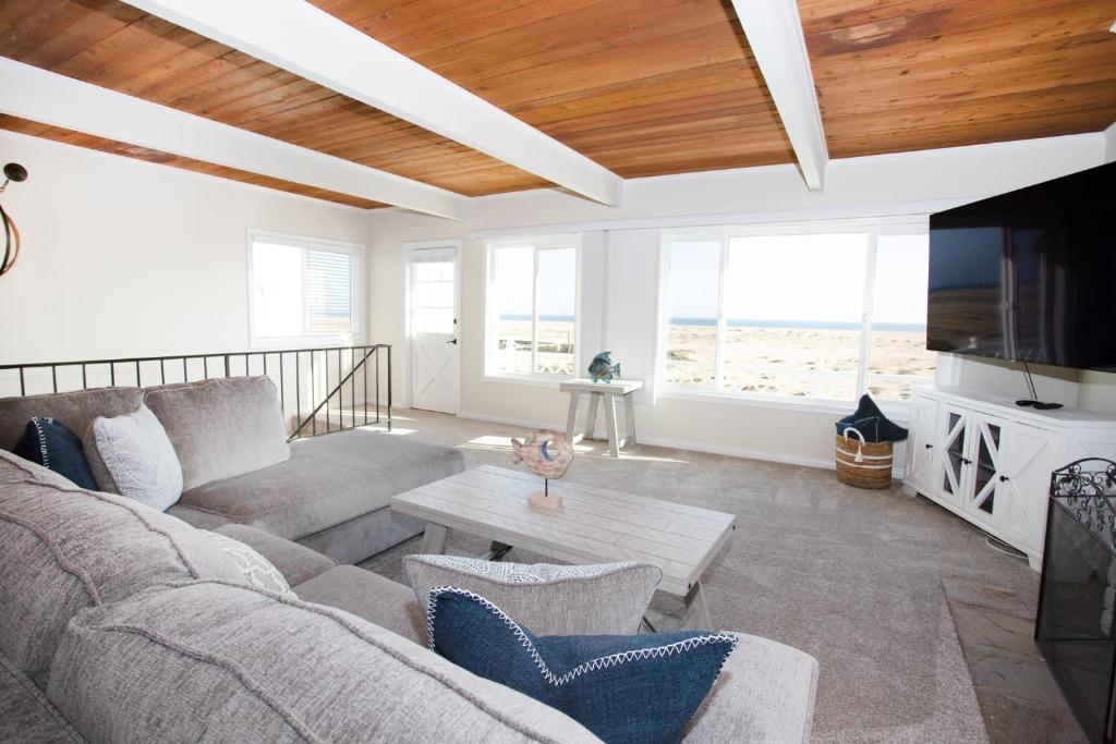 Photo #1 of 1121 E Balboa Blvd B in Newport Beach, CA