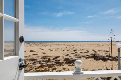 Photo #2 of 1121 E Balboa Blvd B in Newport Beach, CA