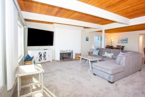 Photo #4 of 1121 E Balboa Blvd B in Newport Beach, CA