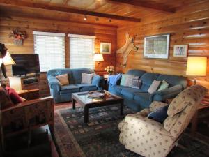 Photo #5 of Naughty Pines in Big Bear Lake, CA