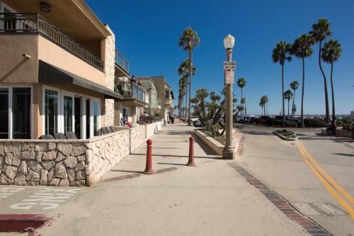 Photo #2 of 2314 W Oceanfront A in Newport Beach, CA