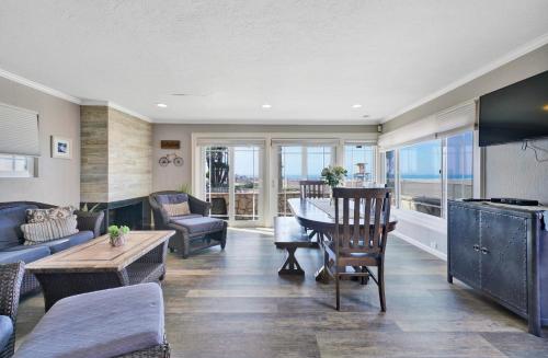 Photo #3 of 2314 W Oceanfront A in Newport Beach, CA