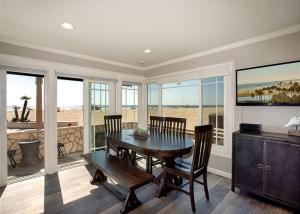 Photo #6 of 2314 W Oceanfront A in Newport Beach, CA