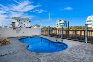 Photo #4 of 3's a Charm 124 in Hatteras, NC