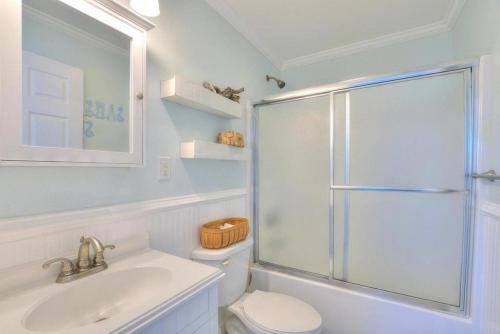 Photo #3 of Easy Peasy Ocean Breezy in Oak Island, NC