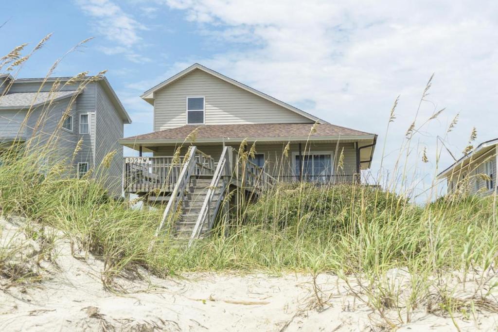 Photo of Ocean Breezes - Oak Island Accommodations in Oak Island, NC