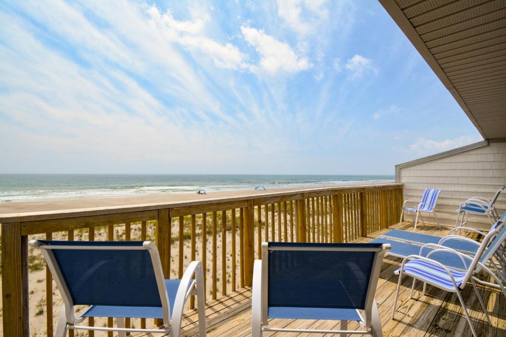 Photo of Queen's Grant E-216 in Topsail Beach, NC
