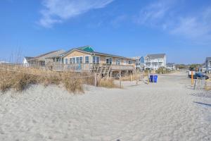 Photo #6 of The Beach Fact Oar by Oak Island Accommodations in Oak Island, NC