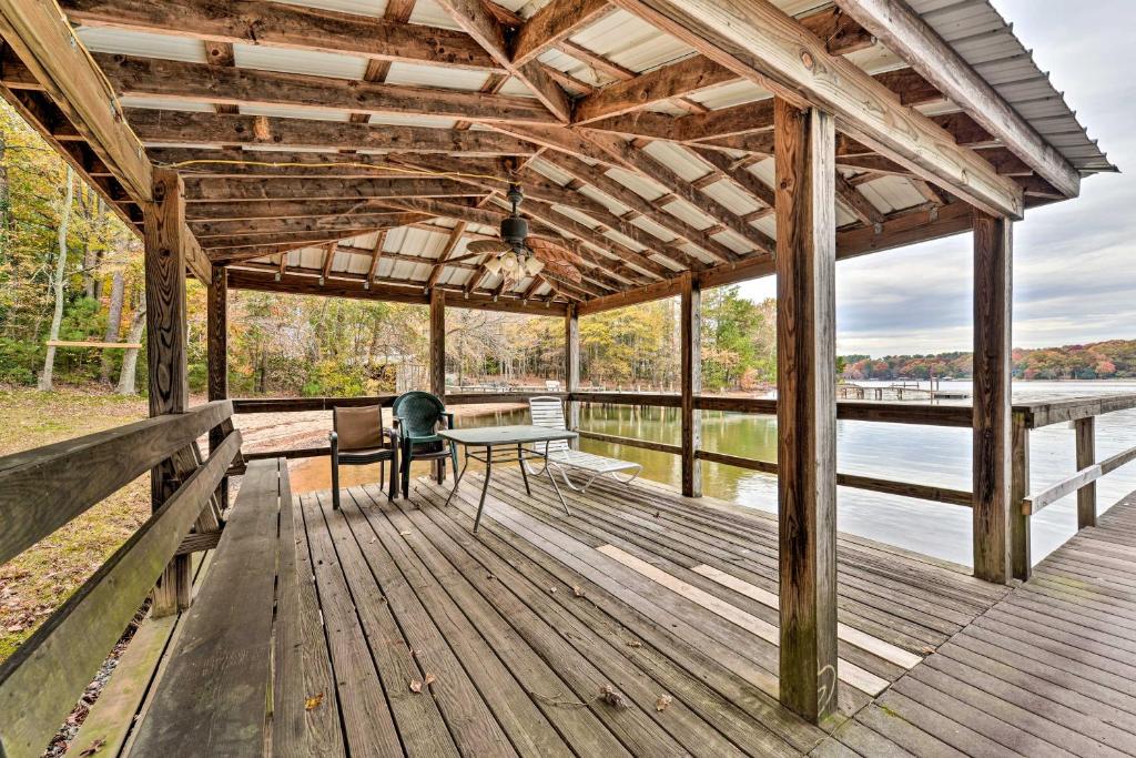 Photo of Pet-Friendly Lake Norman Cottage Swim, Boat, Fish in Davidson, NC