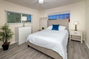 Photo #6 of Spacious 5BR Beach Home with Ocean Views in Newport Beach, CA
