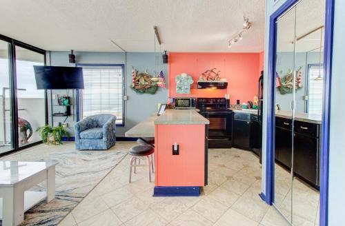 Photo #2 of 0914 Changes In Attitude by Atlantic Towers in Carolina Beach, NC