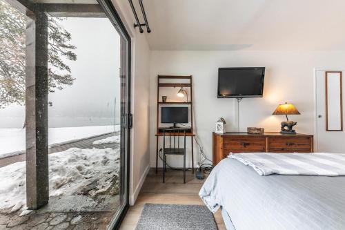Photo #2 of Inviting King Deluxe 1 BR Condo W/Lake view #141 at Donner Lake Village in Truckee, CA