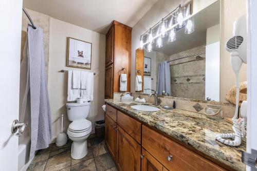 Photo #3 of Inviting King Deluxe 1 BR Condo W/Lake view #141 at Donner Lake Village in Truckee, CA