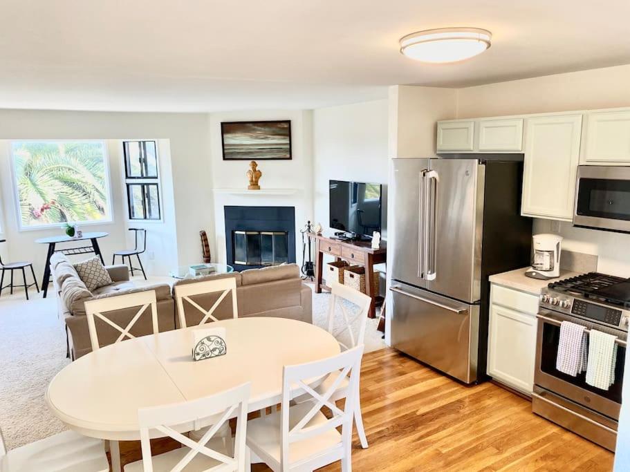 Photo of Modern & Cozy Gem ~ Walk to the Beach ~ Queen Beds in Carpinteria, CA