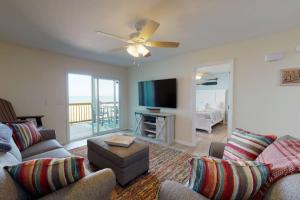 Photo #6 of Easy Breezy in Oak Island, NC