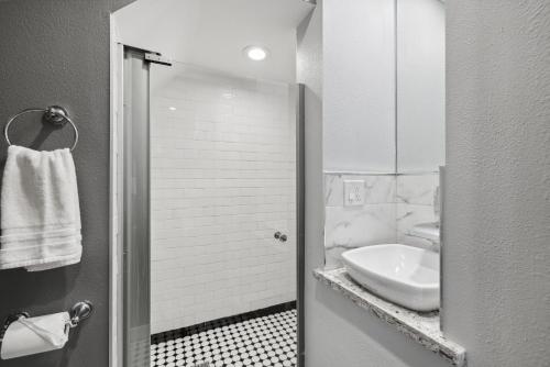 Photo #3 of 1628 West Oceanfront Oasis 2,3 in Newport Beach, CA