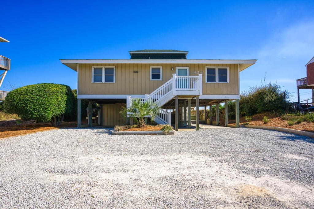 Photo of Shoreline Manor in Hampstead, NC